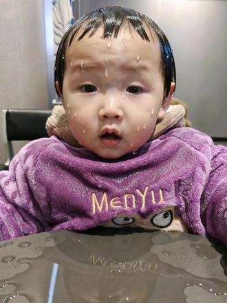 你弄啥嘞?都给我整懵了😦
#AI被泼懵了 #抖音玩法合伙人计划 #抖音热门 #抖音ai创作