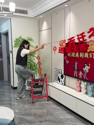 把新家客厅电视墙装扮起来,满满的乔迁仪式感,新家红红火火!#喜庆用品#新家入住#搬新家 #乔迁之喜大吉大利 #挂饰挂件