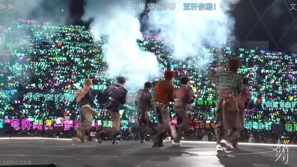 纪录片是sdfj最伟大的策划,没有之一👏🏻它记录了当下的感受,真实的情感,点点滴滴的细节,渺小而又磅礴的爱❤️#时代少年团#爱你爱我#光辉岁月纪录片