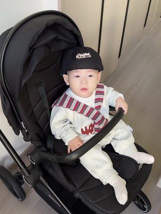 我的镜头里,藏着他努力长大的样子 #萌娃穿搭 #时尚界不能没有人类幼崽 #也太可爱了吧