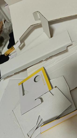 #骑刃王生活不是一种宿命 #骑刃王玩具 #骑刃王主题曲#纸模型 #手工diy
之前有感兴趣的朋友说道想要一个骑刃王的自制 教程,今天也是爆肝8个小时做了个半成品金刚骑 的部分教程。视频3分多钟。感兴趣的朋友可以完整观看,中间有部分的地方我没有仔细录屏,因为 我自己已经做得忘乎所以了