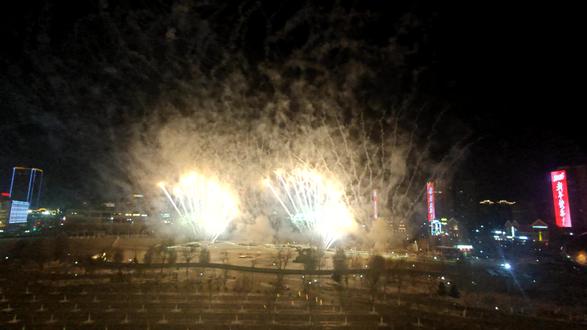 坐标新疆克拉玛依大油泡,2026跨年烟花纯享版#烟花 #长视频 #抖音本地流量来了抖音创作者激励计划