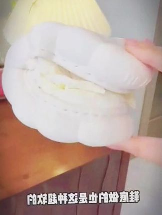 这双月子鞋专为妈妈设计,加高后跟,起夜喂奶不怕脚踝受风,后跟有弹力,不勒脚,防滑鞋底,稳当不滑倒,姐妹们快安排