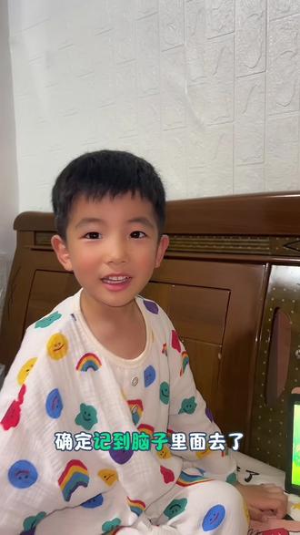 学习汉字的小朋友~ #幼儿园小朋友 #学习汉字
五周岁的小朋友到底应该会些什么汉字~