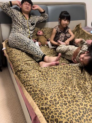 老嫂子看着不开心呀!难道这不幸福吗?#爸爸带娃 #人类幼崽 #亲子互动 #骗你生女儿 #带娃日常