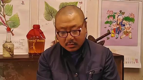 知天文懂地理晓儿科的药匣子,造了老根疯癫的言论而害怕帮他摸脉#创作者扶持计划 #老电视剧依旧经典 #刘老根 #dou热门➕小助热门