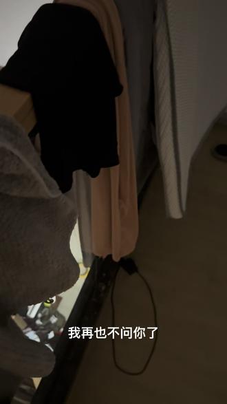 起因是 我俩说要当情侣博主 我问 那咋写脚本呢 之后我俩谁也没说话了 然后发生了这一幕 他跟豆包吵起来了 #豆包知道 #祝你马上成功马上发 #租房那些事