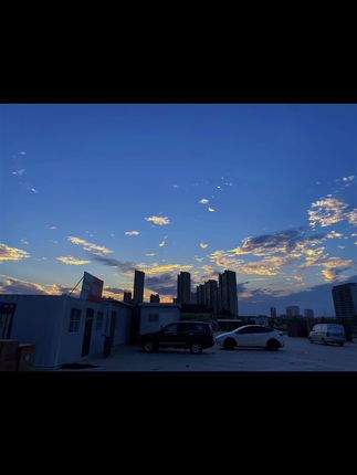 比起忽冷忽热的陪伴,孤独更让人踏实。#火烧云 #抖音推广