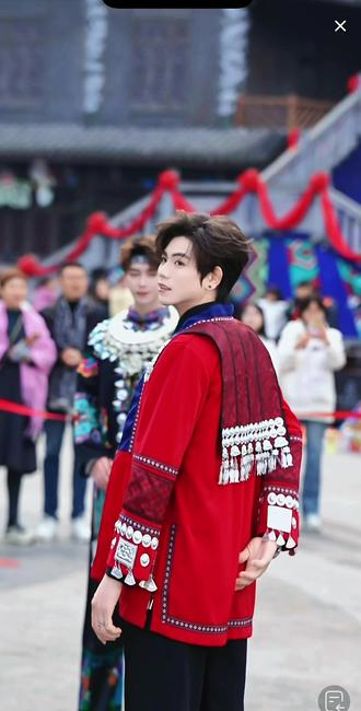 #龙浩天请你回酉阳过年 #土家族摆手舞 #龙浩天带男团酉阳直播 #龙浩天男团银河系A #银河系A安心 龙浩天男团银河系A,酉阳桃花源景区直播第三天,现学土家族舞蹈《摆手舞》,你觉得怎么样呢?@龙浩天男团·银河系A(团队招优)PGY @A-安心 ☀️ @A-以太⚡️ @A-一凡✨ @A-凡凡💜 @A-夏天天🪽 @A-子敬📧 @A-吉浩🌟 @A-森森🧚 @A-鬼鬼👻