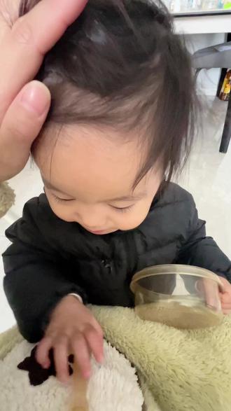 #爱的桥段叫我怎么写 “我不知道我的心 可以溢满如此多的爱 直到我成为母亲的那一天”#