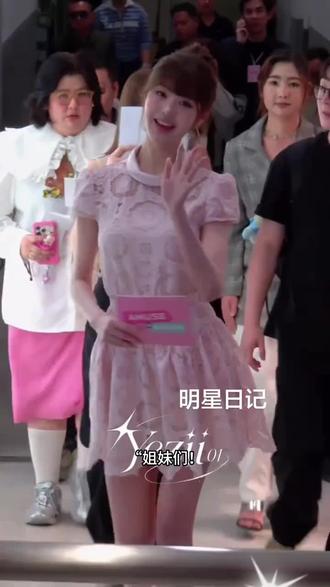 张元英真的把“人间甜豆”穿活了!#张元英同款 #樱花粉连衣裙#甜妹穿搭 #少女感穿搭 #人间甜豆穿搭