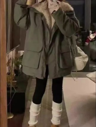 跟着露思学穿搭 绿色派克服保暖又好看#棉服也能穿出时尚感 #明星同款 #露思穿搭 #冬装派克服穿搭 #冬季保暖又好看