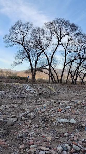 坐16路公交车,终点站下车,崇礼高家营游玩。