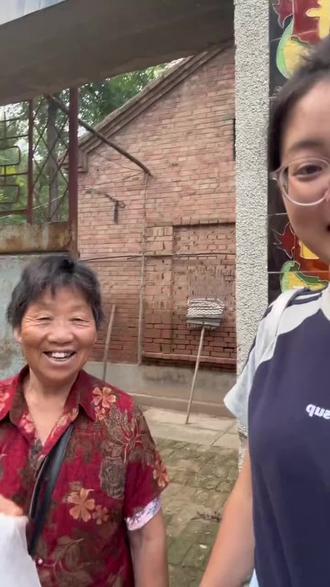 实在是不想配音了一是我着急去看短剧 二是小小鸡(我的爱宠—芦叮鸡)今天不知道怎么了老是叫 😭#00后 #农村日常 #记录真实生活