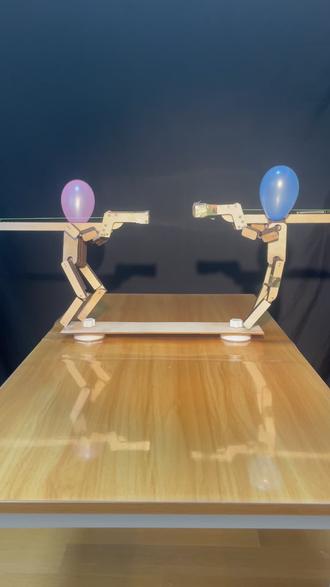 想看左边赢吗? #爆头气球 #对战木头人 #竹节人