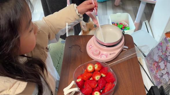 #小吃货养成记 #人类幼崽成长计划 #宝贝女儿 关于波妞一本正经的指导厨艺