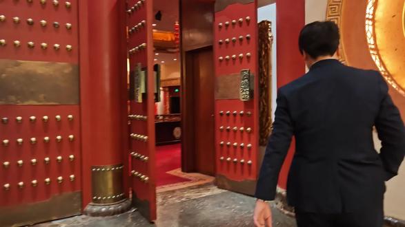 我在西安看演出,大唐女皇太精彩,舞台华丽辉煌,大唐盛世一片祥和#大唐女皇 #唐乐宫 #西安