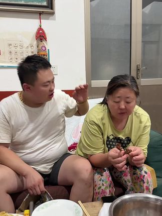 真的一个月不知道卖多少单,卖得太火了也太多了,点击链接赶快抢购吧,最便宜的最好吃的新鲜去皮榨菜