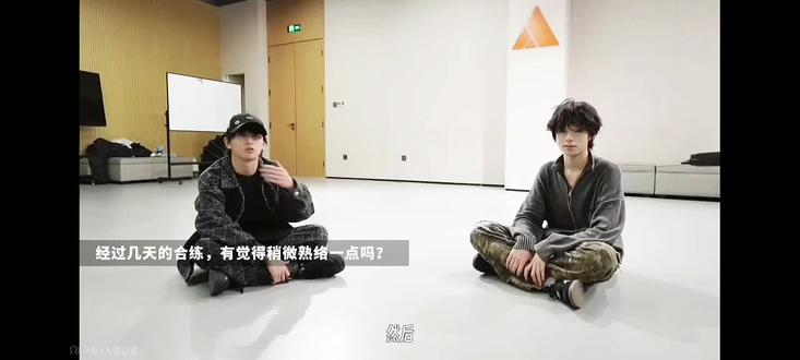 “我不仅知道你生日 年龄 来历 成长经历,还知道你翘起的鬓角 圆圆的眼睛 心软的性格,但我只敢说其实我应该知道你是18岁”
#橹穆#穆祉丞#王橹杰