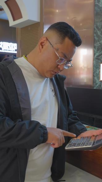 到前台完成报名参加,即可领取早场门票🎫
发布打卡视频,播放量≥1万,前3000名可享暑假无限次入园(有效期至10月7日)
参与请先拉萨鸣升水世界园区前台登记报名~
#拉萨鸣升水世界,#拉萨玩水,#拉萨夏日游玩,#拉萨亲子游#西藏本地活动