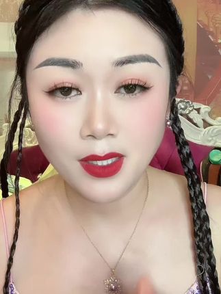 和朋友一起出去玩蜜粉,定妆效果很好,防水防晕不脱妆就用它,拍两盒划算哈