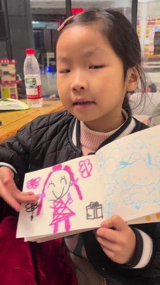 画的妈妈👩和我自己
💗❤️🧡