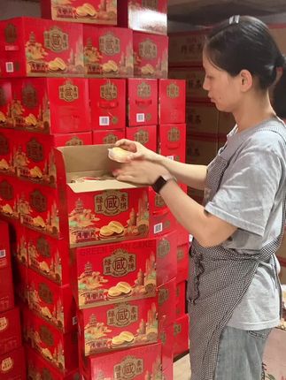闽南糕点绿豆饼,皮薄馅厚,咸甜绵密#这也太好吃了 #强烈推荐 #绿豆饼 #闽南美食