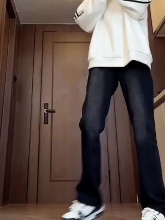 复古黑弹力微喇牛仔裤男春秋季美式高街直筒裤子潮牌修身显瘦长裤#休闲裤 #牛仔裤 #男生穿搭日记 #裤子穿搭 #阔腿裤下的腿 @DOU+小助手