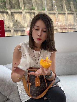 用这个口红大家都说好看,你们觉得好看吗#今日份开心分享 #口红 @闽南媳妇(阿云) @阿肥丢