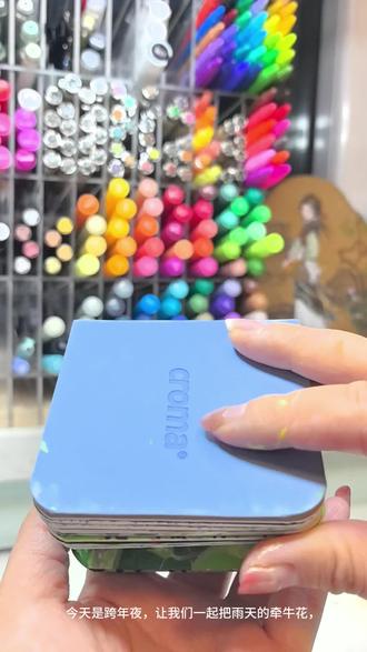 把雨天的牵牛花,揉进颜料里#丙烯马克笔手绘 #创作者中心 #创作灵感 #初描丙烯马克笔#我的第一本翻翻乐