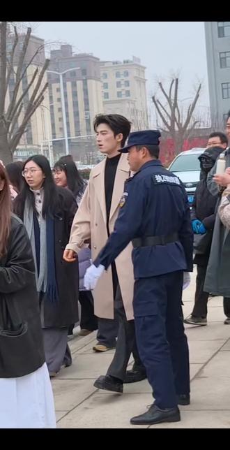 就在家门口!!!
爱我今麦郎!下次请谁!期待!
#王星越 #今麦郎茶萃代言人