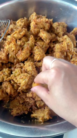 塔沟李老师放假日常之炸丸子
#河南美食 #炸丸子 #过年氛围提前搞起来了 #纯手工制作美食 #河南dou知道