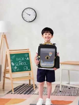 这款小学生书包专为减负而设计,久背不累,学院风的设计也太时尚了#学生书包 #开学必备 #双肩背包