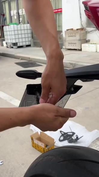 #张雪500rr 功能折叠短尾,固定式的