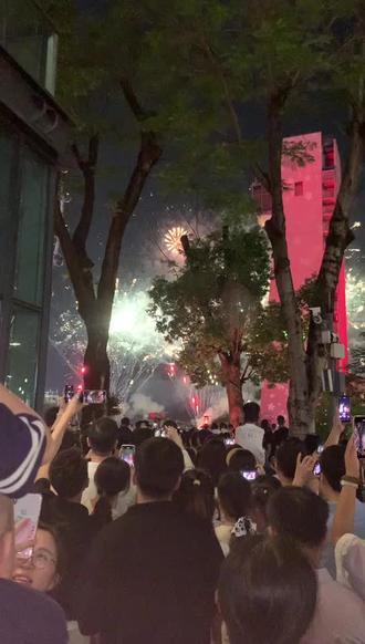 好快视频拍摄于2024年的最后一天欢乐海岸华侨城#烟花秀 #烟花 #上热搜 #欢乐海岸