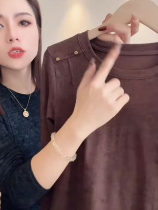 2025精选【慵懒f调性】秋季百搭钉钉时尚气质修腰小上衣#秋季新款#遮肉显瘦#休闲百搭#时尚穿搭#穿搭技巧@DOU+上热门 @DOU+小助手