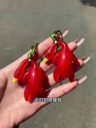 女朋友~买了一只很离谱的鸭子 #玩个很新的东西#就很棒 #奇奇怪怪的礼物#变色烤鸭#烤鸭挂件