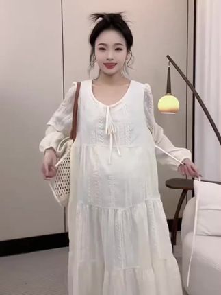 美孕妈们~早秋这样穿也太美了吧~面料柔软舒适,版型宽松显瘦,而且深秋随便搭一件外套都很时尚好看!#孕妇装 #孕妇连衣裙 #秋冬连衣裙 #孕期穿搭 #时尚穿搭