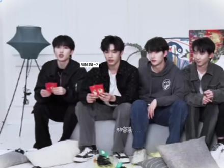 #文严文|我们小刘的脑瓜子机灵得很
只有马哥受伤的世界的达成了:-D
#物料 #小情侣 #刘耀文严浩翔#马嘉祺