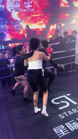 1v3黑旋风#酒吧拳击#天水