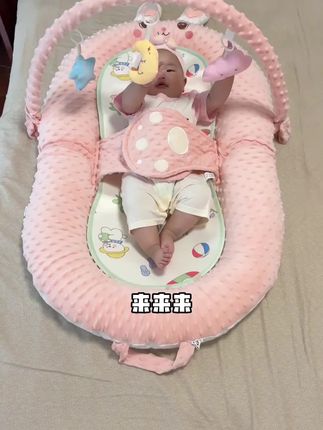 月子里爸爸给安排了这个床中床,终于不会一放就醒了,睡哪放哪,也不用担心大人压到宝宝 #母婴好物 #床中床 #带娃神器
