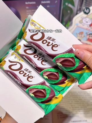 我也收到了秋天的第一盒巧克力,还是德芙新出的限定口味,里面还能嚼到脆脆的麦片真的巨清爽巨好吃!#德芙 #巧克力 #薄荷巧克力 #德芙纵享丝滑