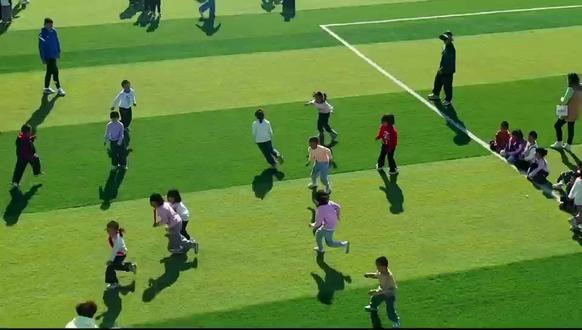 滇超·曲靖足球队燃情助梦马鸣乡小学足球公益行