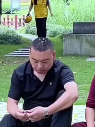 外卖女孩公园偶遇贵人,前男友嘲讽时竟不知道身边坐着董事长!结局太解气了#剧情 #情感 #反转