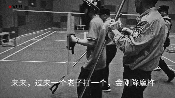 卓别林式喜剧 《看劳资一打五》#卓别林 #反恐演练 #德安县 #特警训练 #应急演练