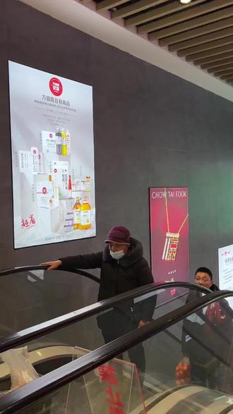 舞阳这个地方还是太复杂了…… 抽象的我又回来啦#抽象 爆梗大屏!#给我擦皮鞋 #颗秒