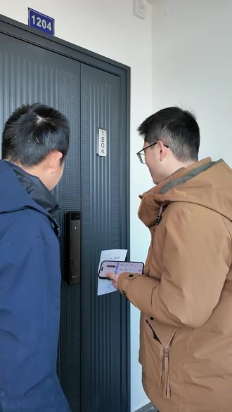 在嘉兴新房装修想换智能锁的,一起来看看萤石智能锁的表现吧!#萤石把ai带回家 #萤石智能锁 #嘉兴 #智能锁指纹锁 #嘉兴至境园