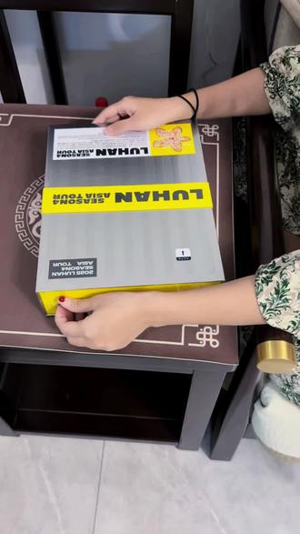 鹿晗四巡纪念册开箱vlog~我是不是最后一个收到的 #鹿晗 #开箱 #鹿晗四巡 #鹿晗新歌