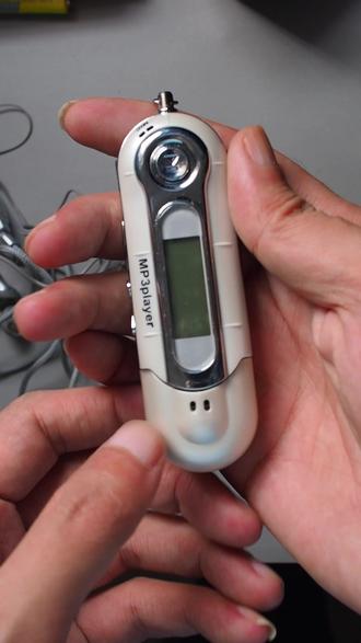 #创作灵感 当年的随身听你还记得吗?我愿称它为划时代最强随身听#磁带随身听 #老物件 #音乐播放器 #录音机