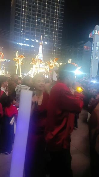钦州吾悦广场狂欢夜,人山人海好热闹啊还有男模哦#人气爆棚 #好热闹啊